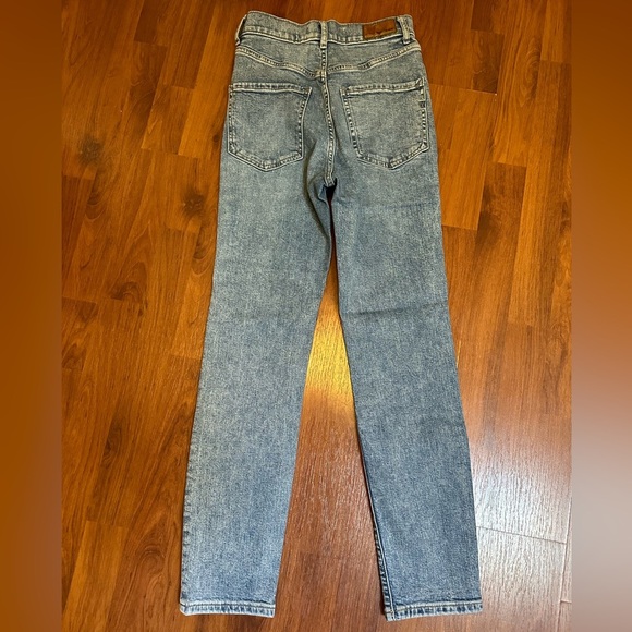 Express Jean - Picture 2 of 3